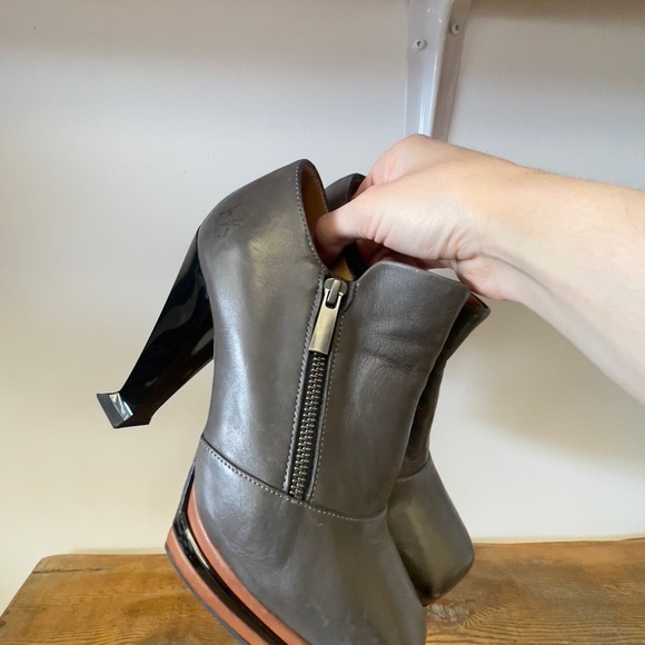 John Fluevog grey platform heels with zipper side detail - Picture 9 of 11